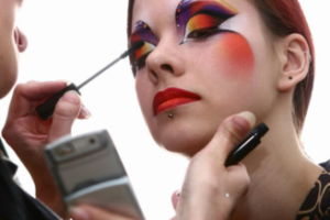 How to take the Online Artistic Makeup Course?