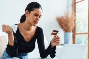 Knowing When to Stop Using a Credit Card: Key Signs to Watch For