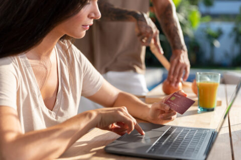 How to Use a Credit Card During a Work Relocation Without Losing Budget Control