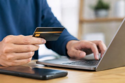 Cómo evitar sorpresas al pagar en dólares con tu tarjeta?