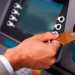 Sacar efectivo con tarjeta: el error que puede salirte muy caro